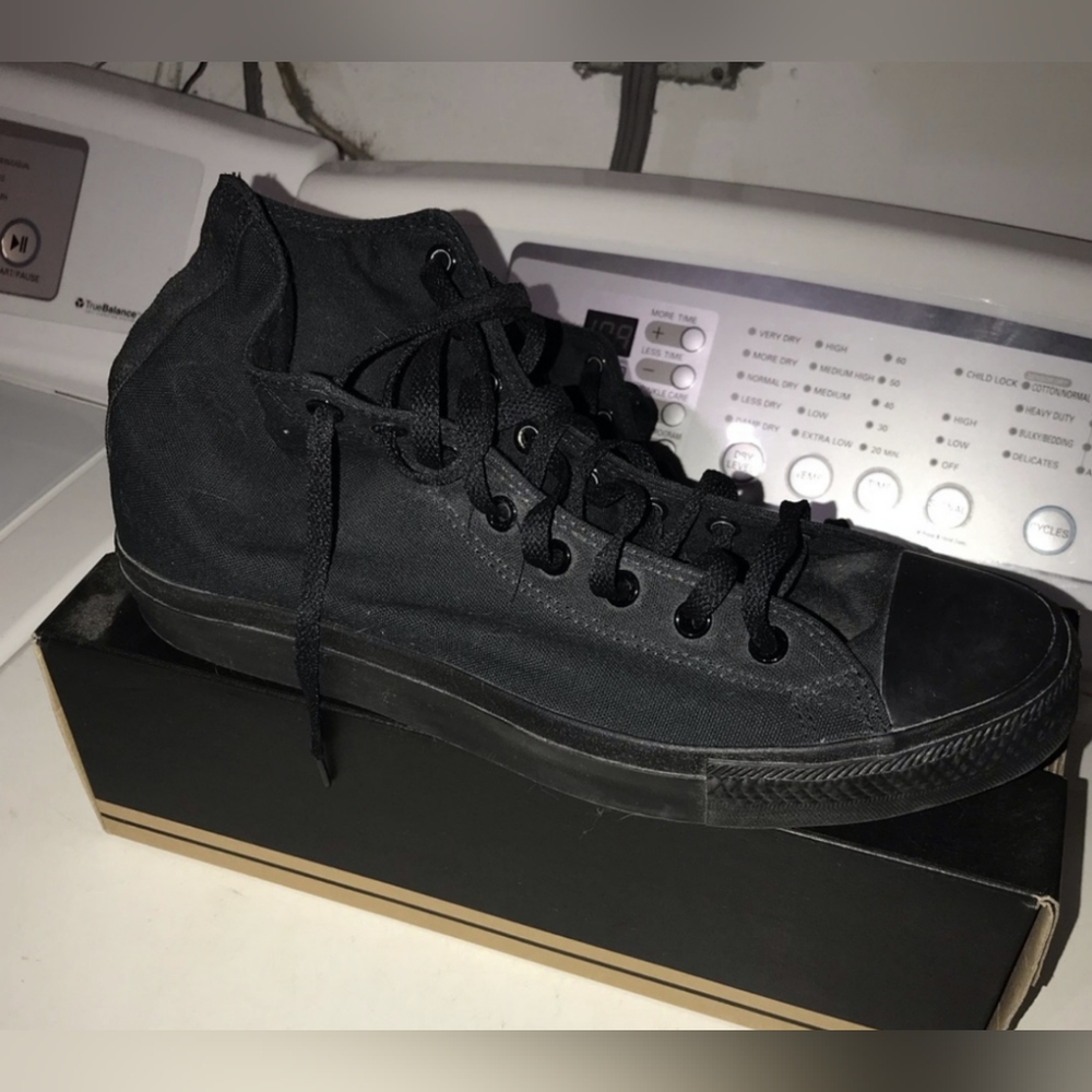 Men's black chuck Taylor converse sneakers 12